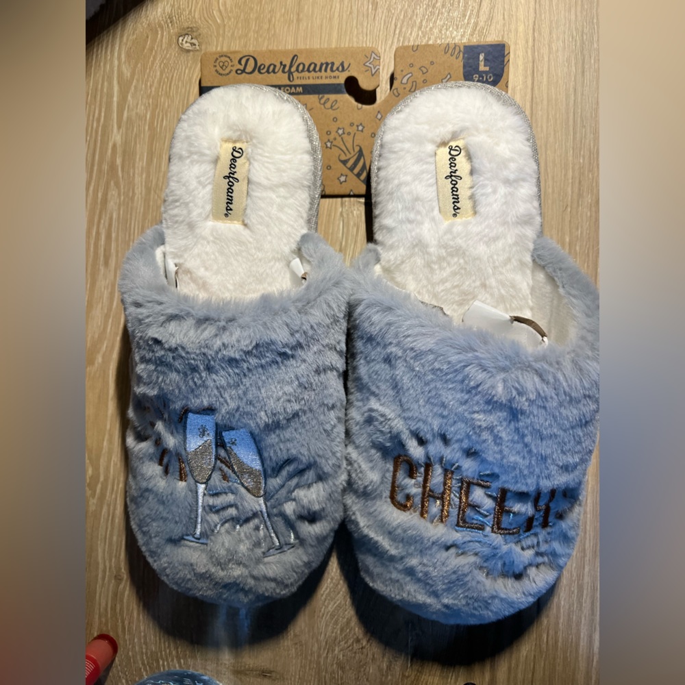 NWT Dearfoams Large Cheers Slippers